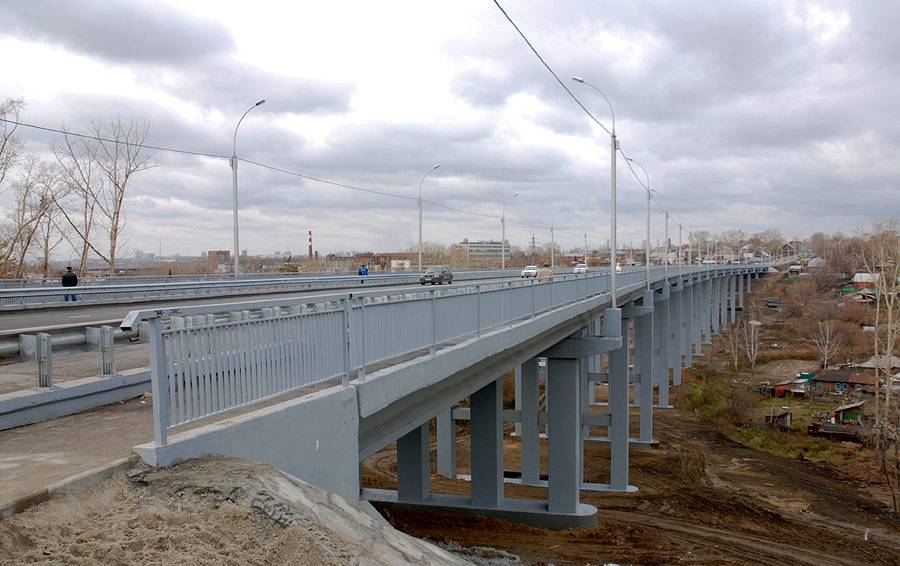 Автодорожная эстакада по ул. Кирова в г. Новосибирске